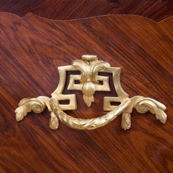 Significant Commode "Macret
