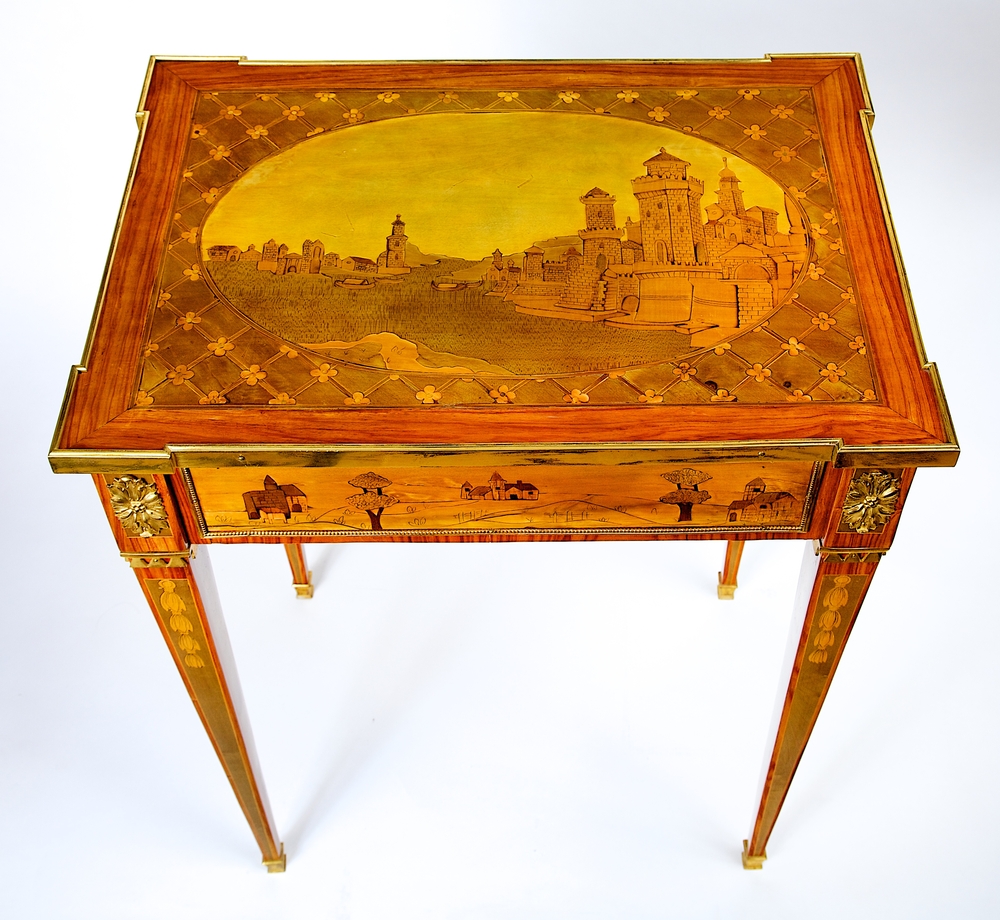 Petite table de salon &quot;Malle