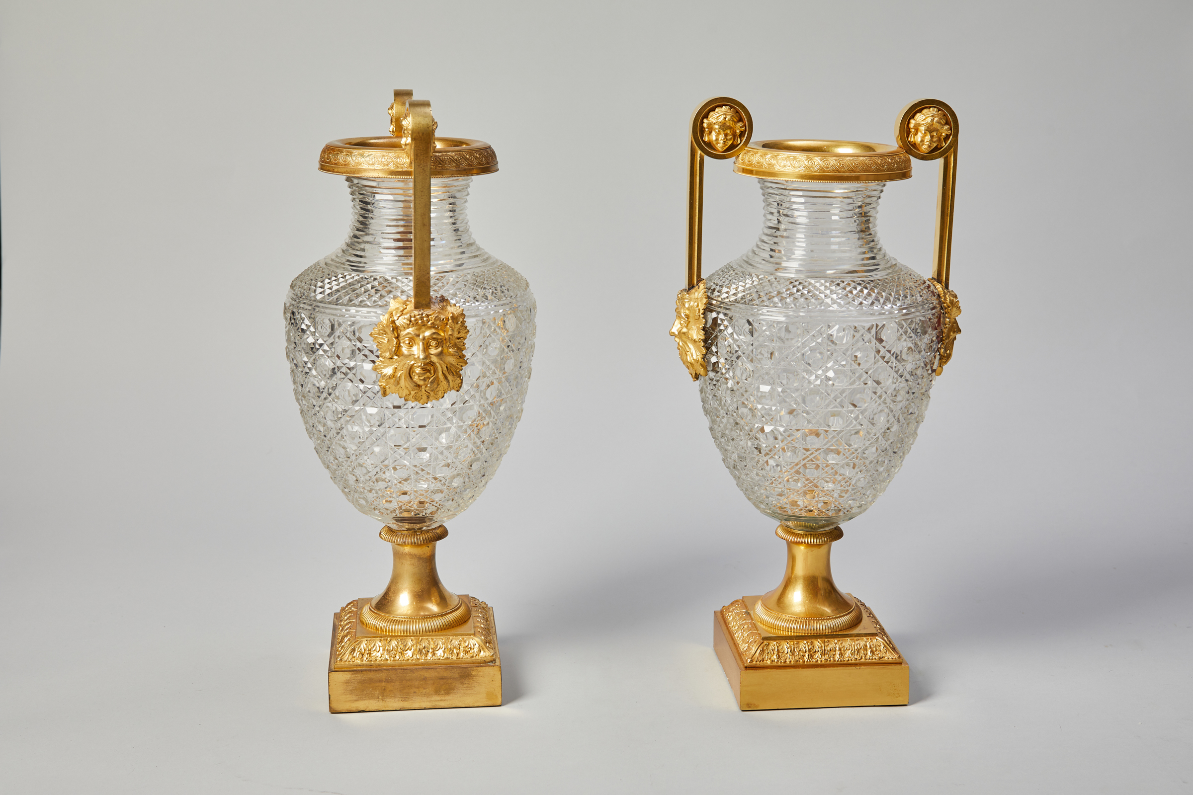 Paire de vases en cristal de Russie à montures en bronze doré