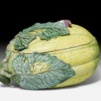 Deckelterrine in Form einer Melone