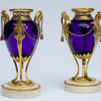 Une paire de parfums Brûle