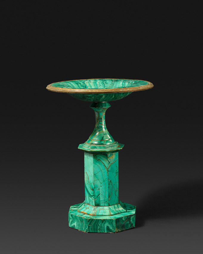 Un grand bol en malachite