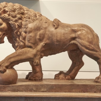 A Pendant Medici Lions