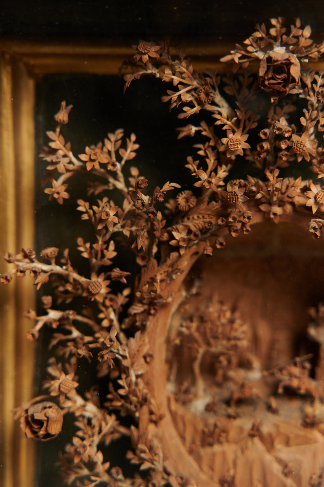 Diorama mit Makroschnitzereien