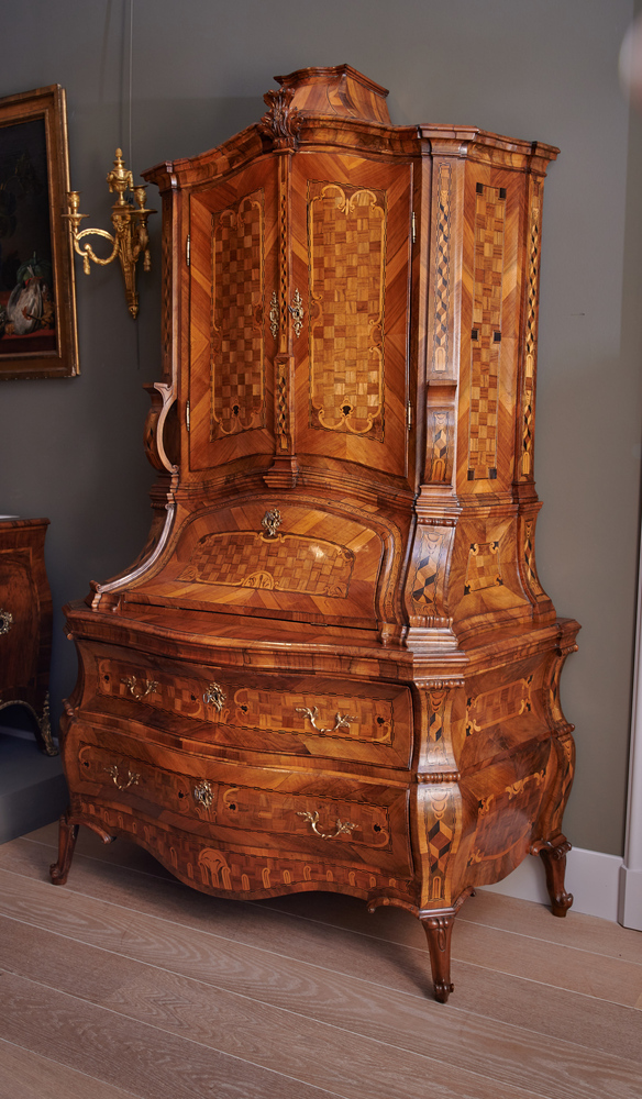 Significant Writing Cabinet "Cantourgen