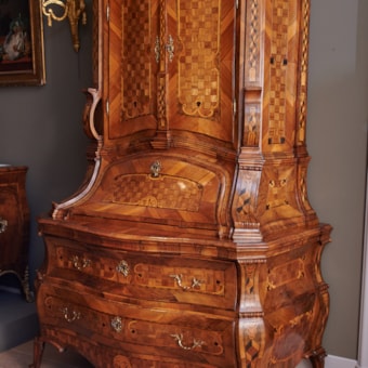 Significant Writing Cabinet "Cantourgen