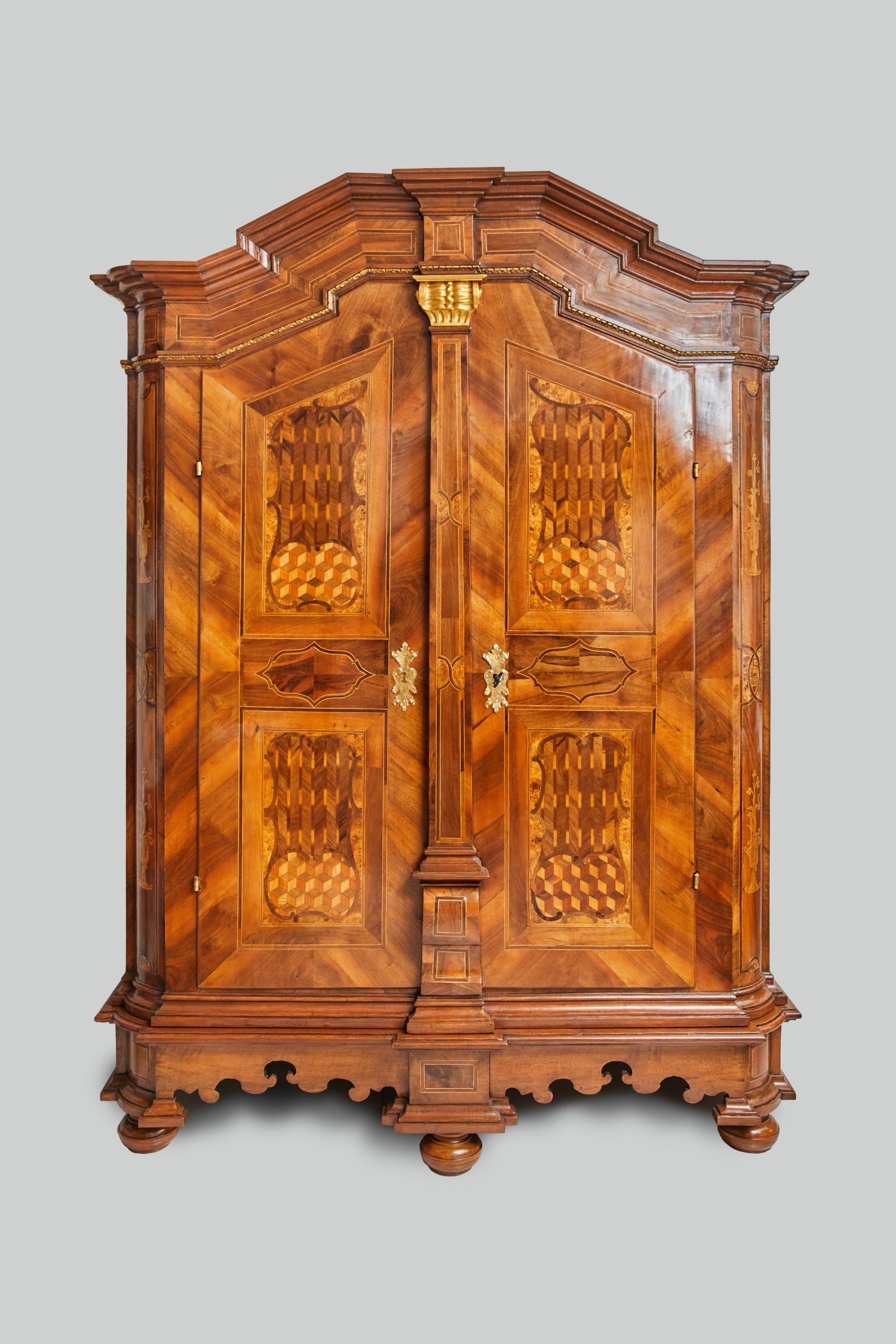 Beau cabinet baroque