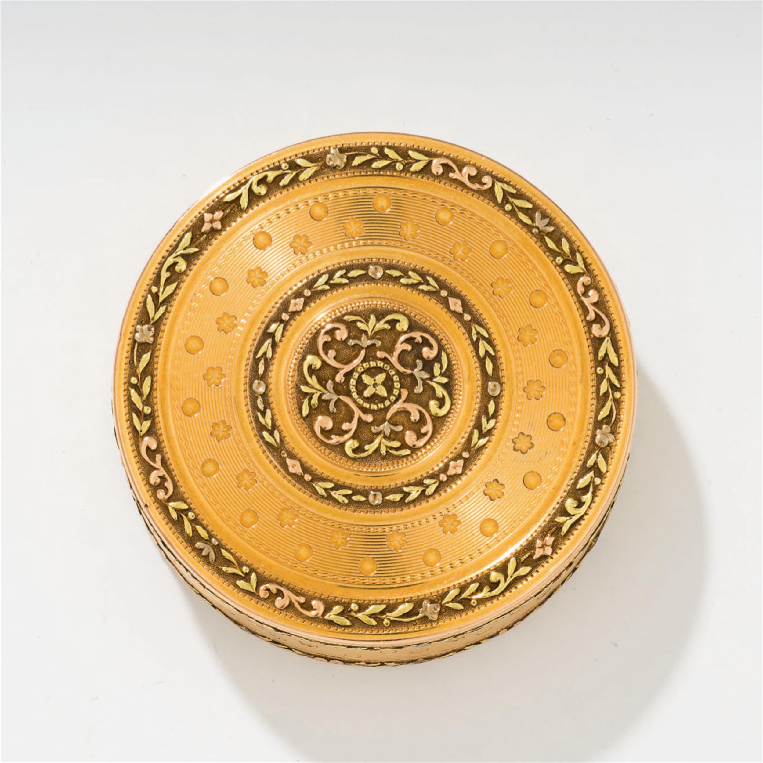 Gold snuffbox