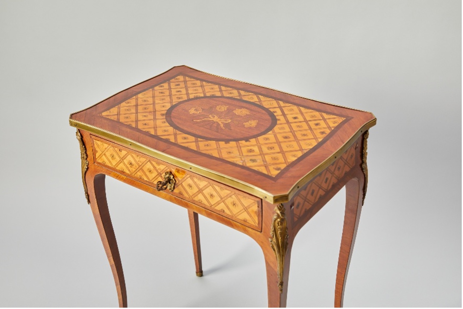A fine salon table